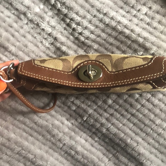 Clutch - Picture 2 of 3